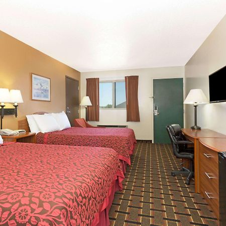 Days Inn By Wyndham Paxton Экстерьер фото