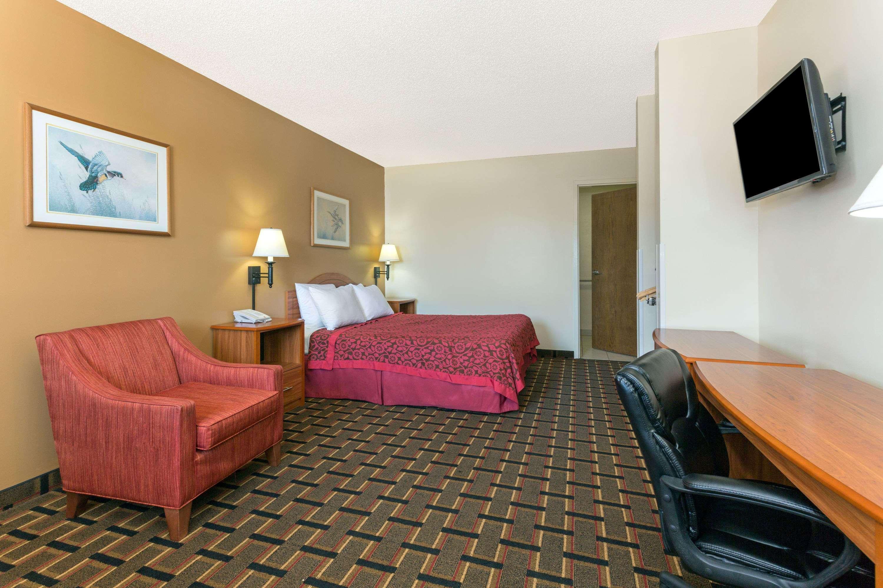 Days Inn By Wyndham Paxton Экстерьер фото