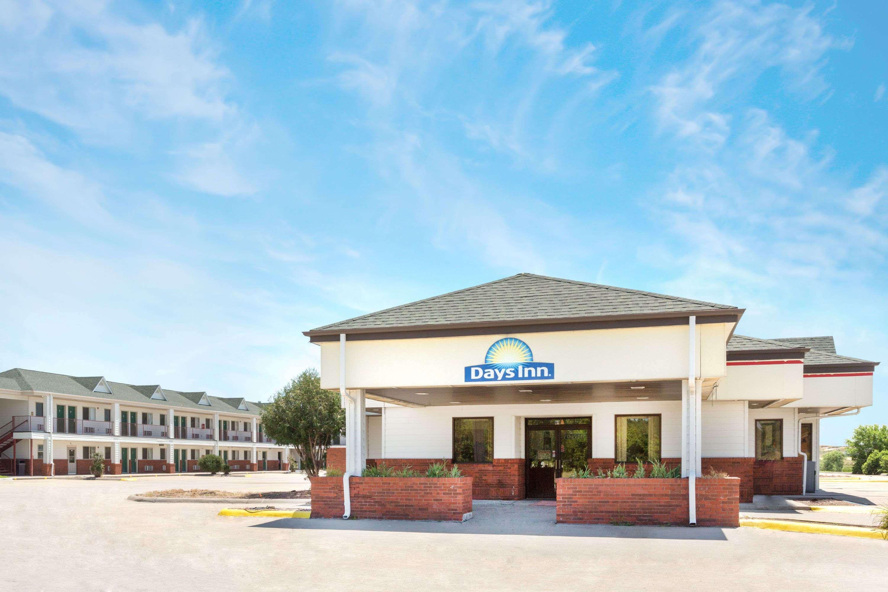 Days Inn By Wyndham Paxton Экстерьер фото