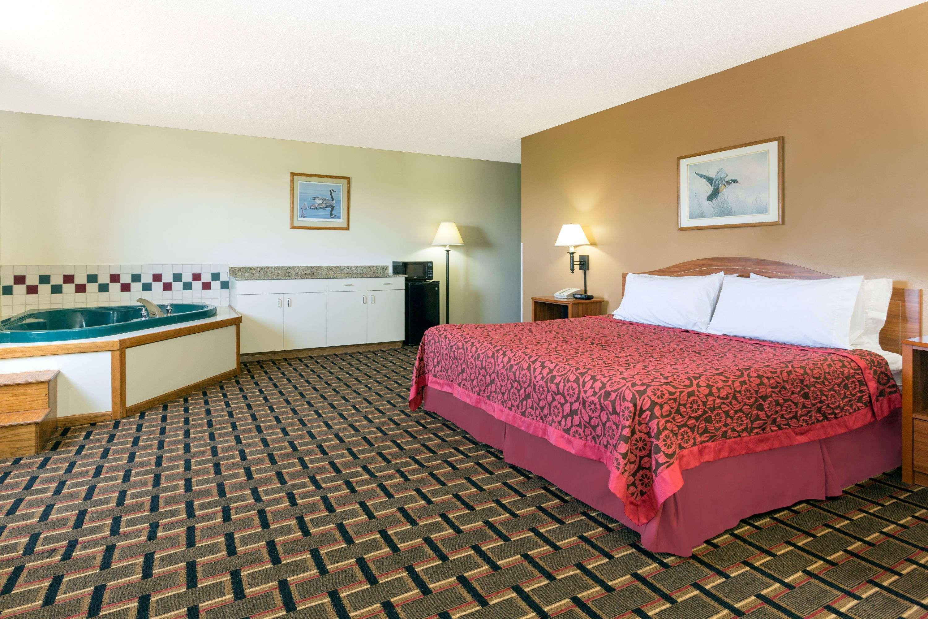 Days Inn By Wyndham Paxton Экстерьер фото