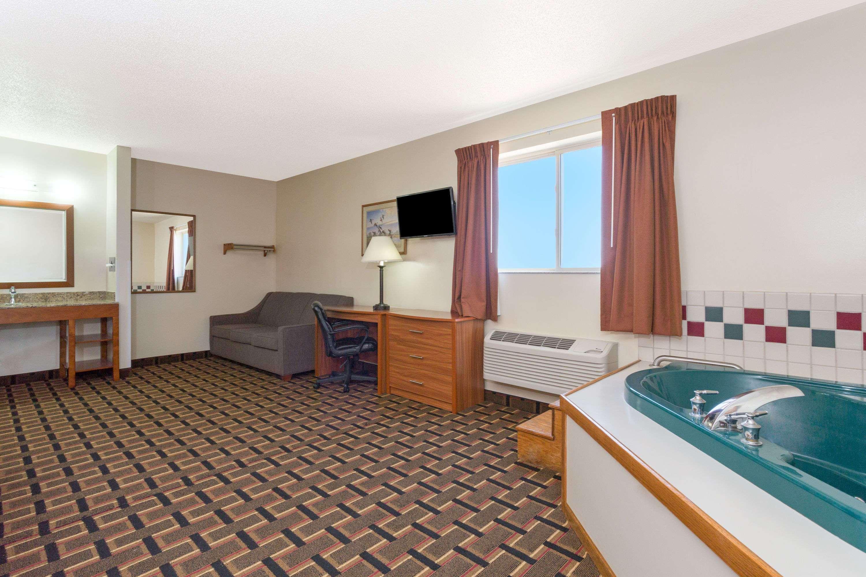 Days Inn By Wyndham Paxton Экстерьер фото