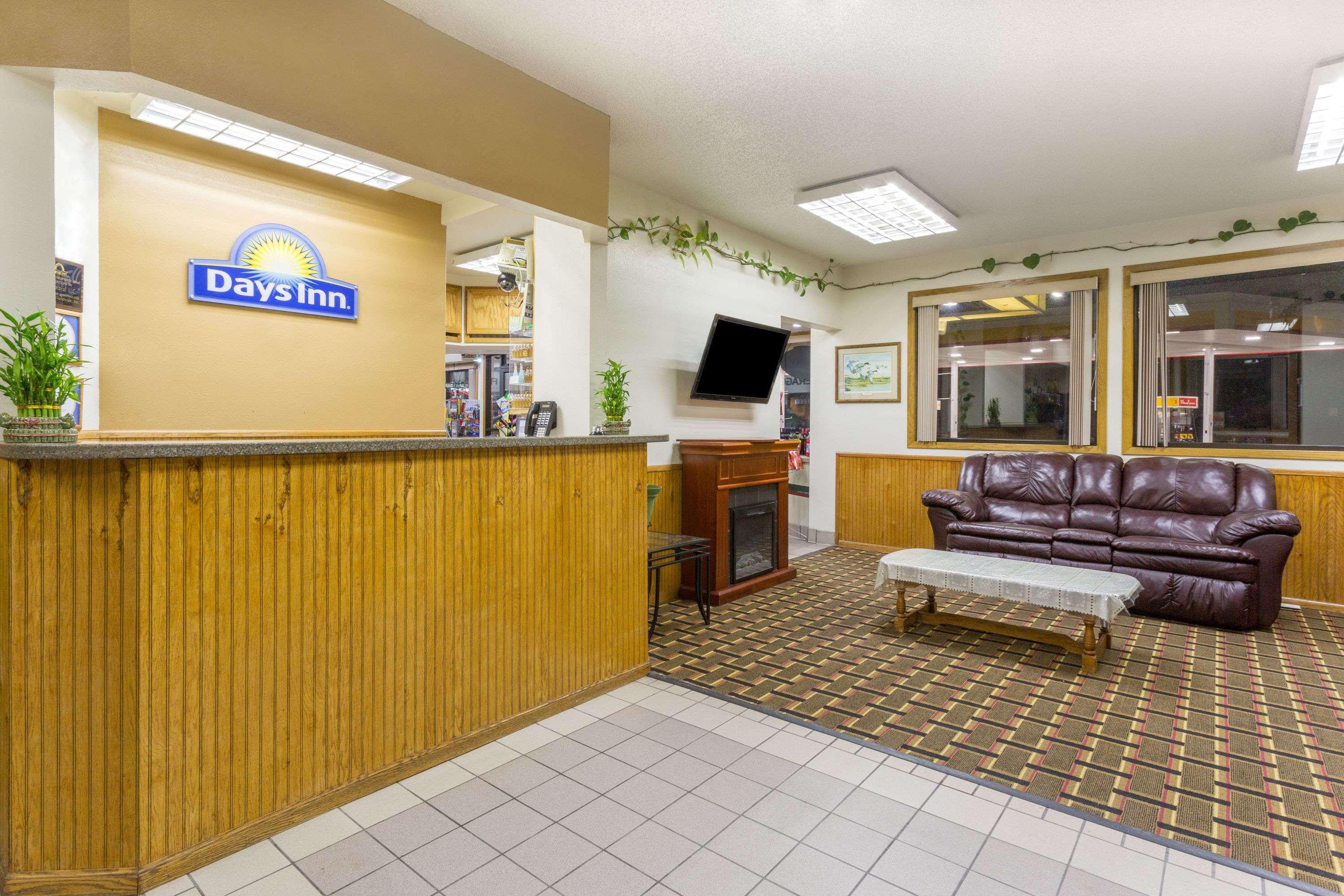 Days Inn By Wyndham Paxton Экстерьер фото