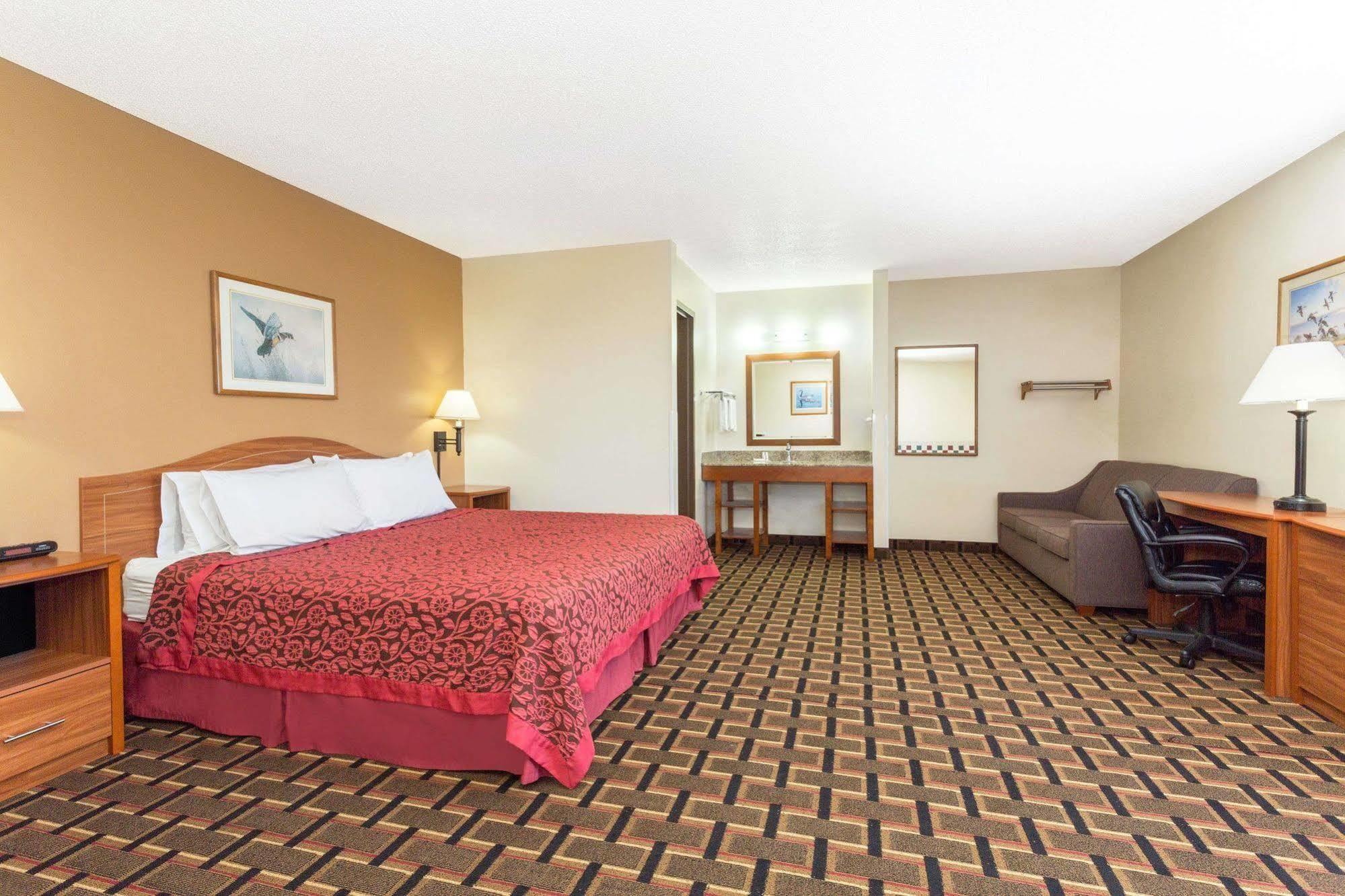 Days Inn By Wyndham Paxton Экстерьер фото